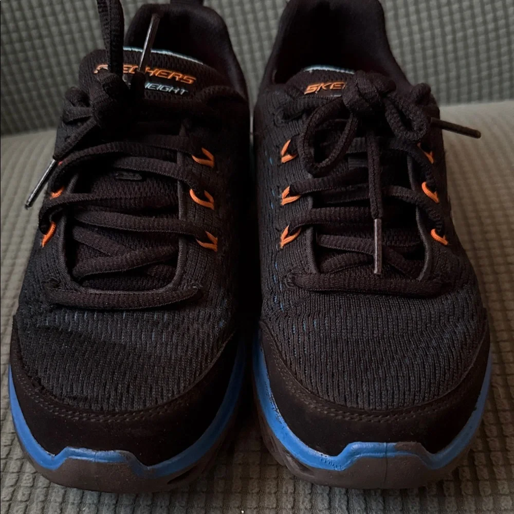 Skechers Boys Black and Blue Sneakers Size 4, Used